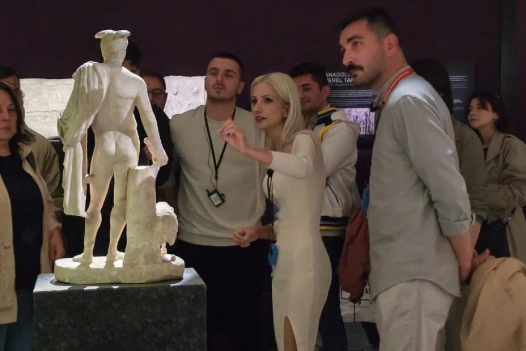 İST -> Arkeoloji Müzesi; İstanbul’da Turist Olmak | İntoku Travel