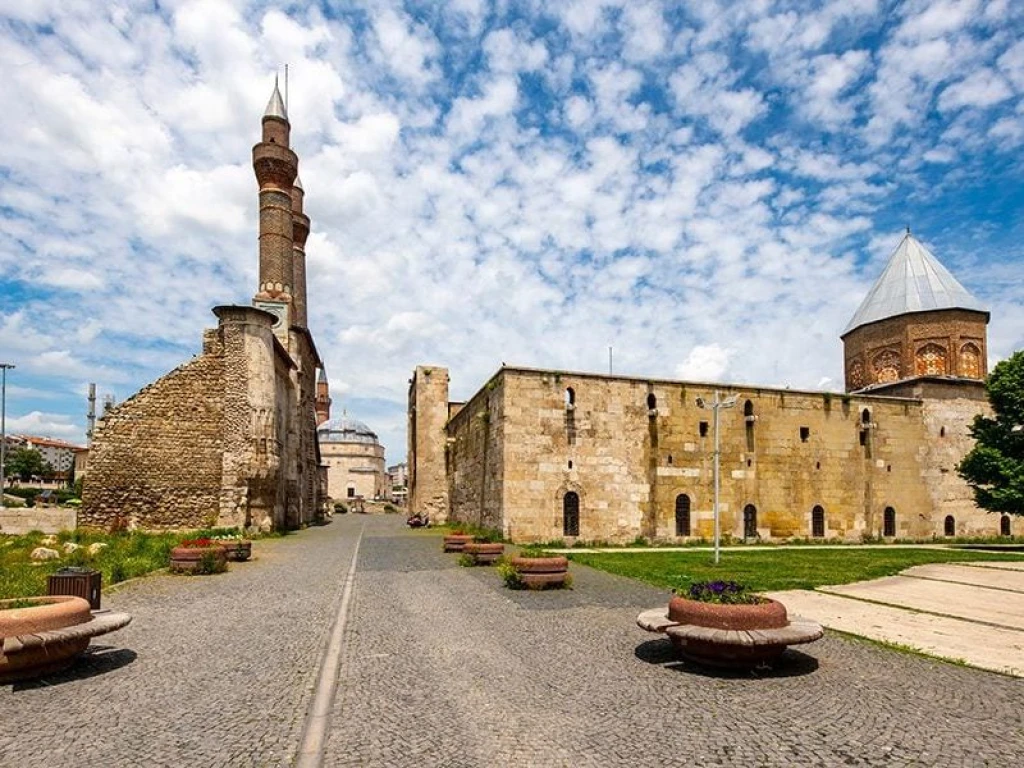 Kemaliye – Divriği – Munzur Vadisi – Tunceli Turu