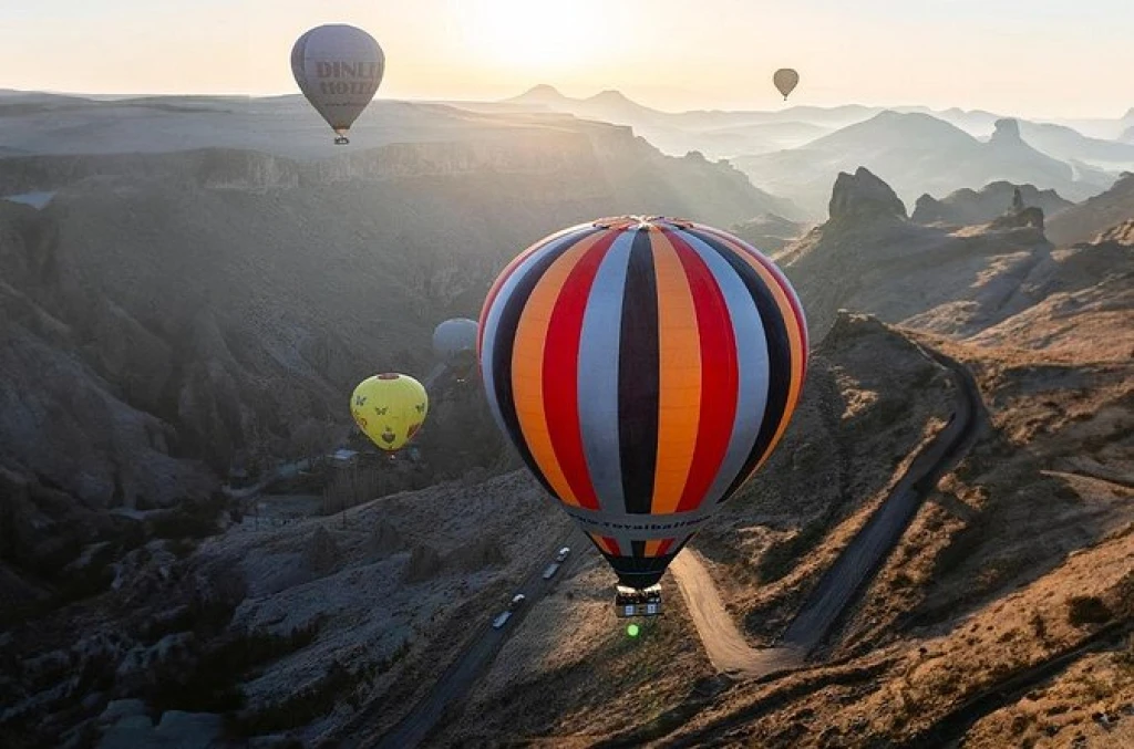 Plimbare privată cu balonul cu aer cald în Cappadocia – Valea Soganli