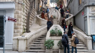 Kamondo Stairs in Istanbul: History, Location and the Story Behind This Landmark
