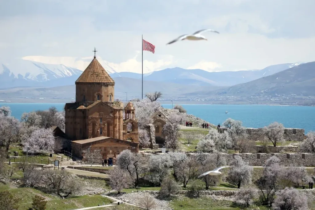İstanbul Kalkışlı/Benzersiz Doğu Ekspresi Ve Nahçıvan Turu/5 Gece 6 Gün