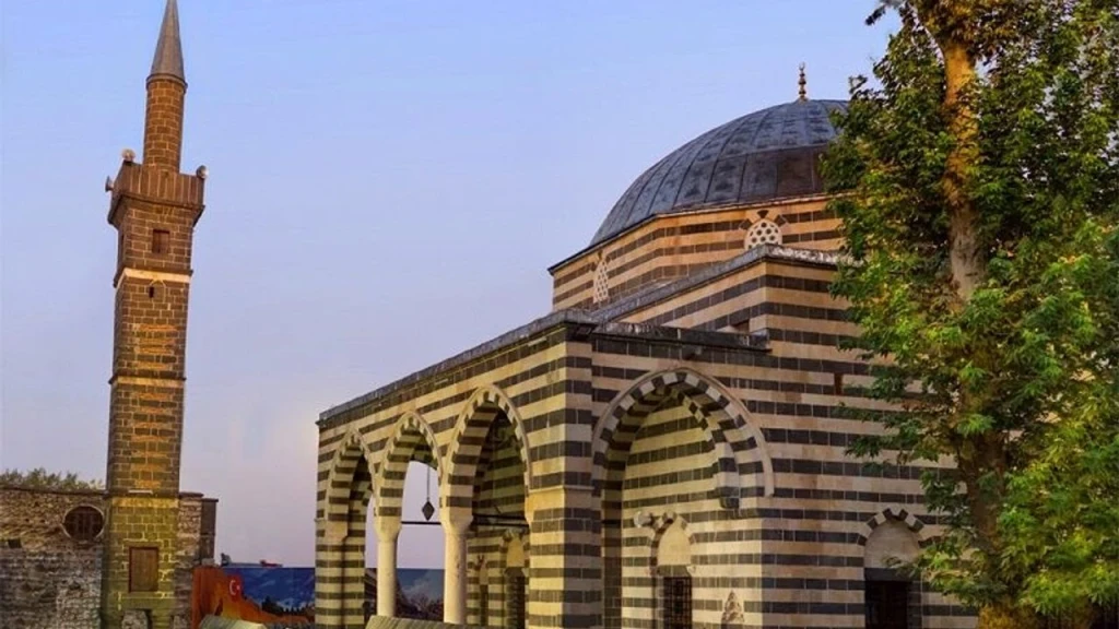 İstanbul Kalkışlı/Benzersiz Doğu Ekspresi Ve Nahçıvan Turu/5 Gece 6 Gün