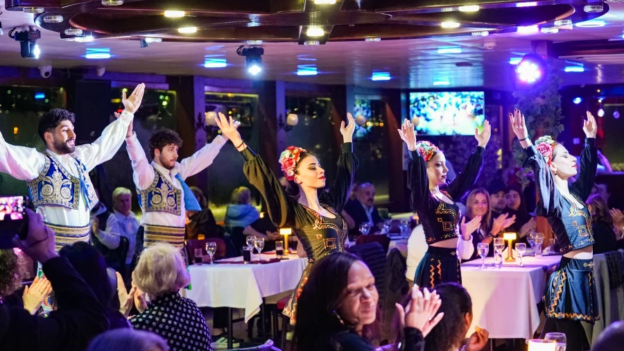 Akşam Yemeği Turu ve Gece Gösterisi