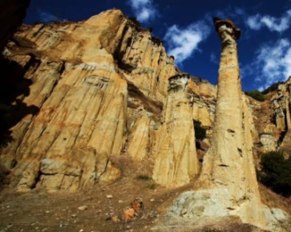 Kulodokya Peri Bacaları - Tarihi Kula Sokakları ve Çarşısı - Ulubey Kanyonu - Clandras Köprüsü