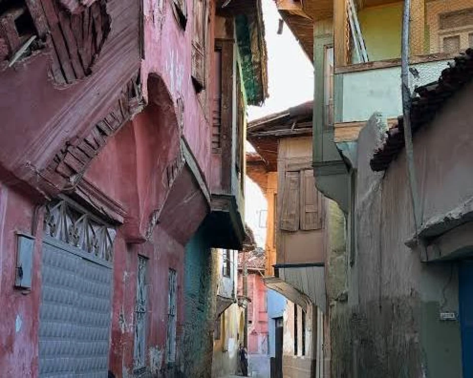 Kulodokya Peri Bacaları - Tarihi Kula Sokakları ve Çarşısı - Ulubey Kanyonu - Clandras Köprüsü
