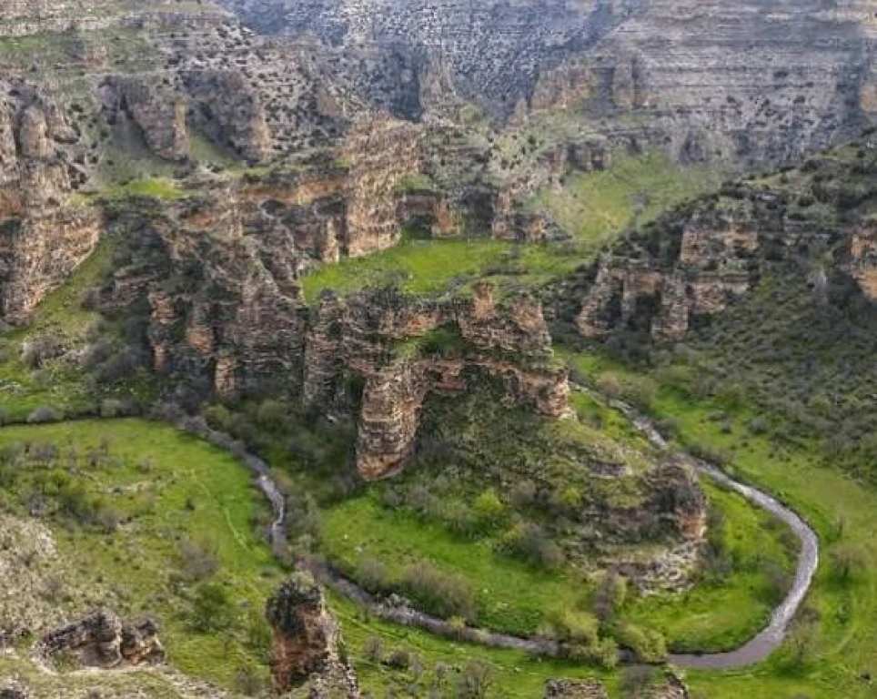 Kulodokya Peri Bacaları - Tarihi Kula Sokakları ve Çarşısı - Ulubey Kanyonu - Clandras Köprüsü
