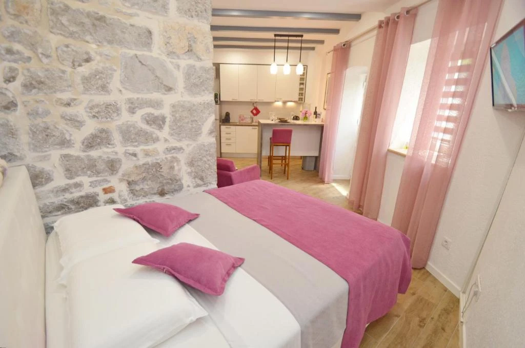 Kotor Center W