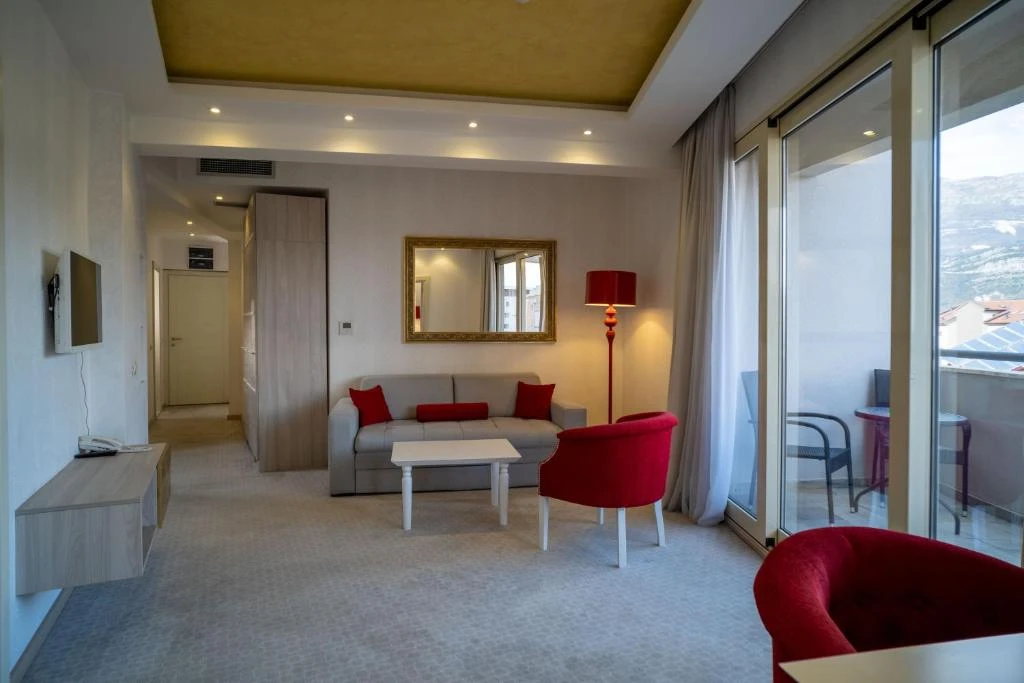 HOTEL ATINA