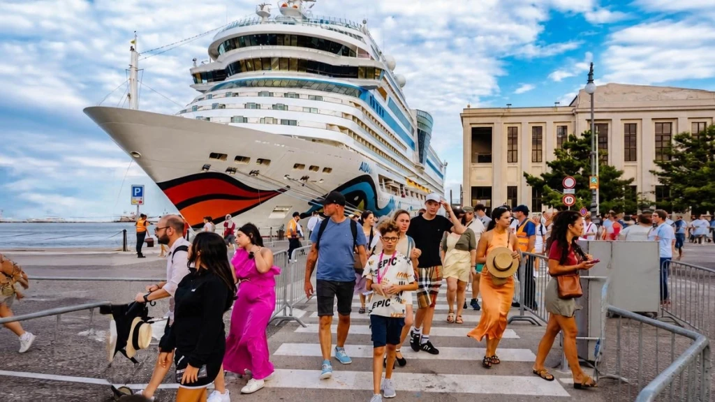 Çeşme Limanı Cruise Rehberi: Gemiye Biniş ve Ulaşım Planı