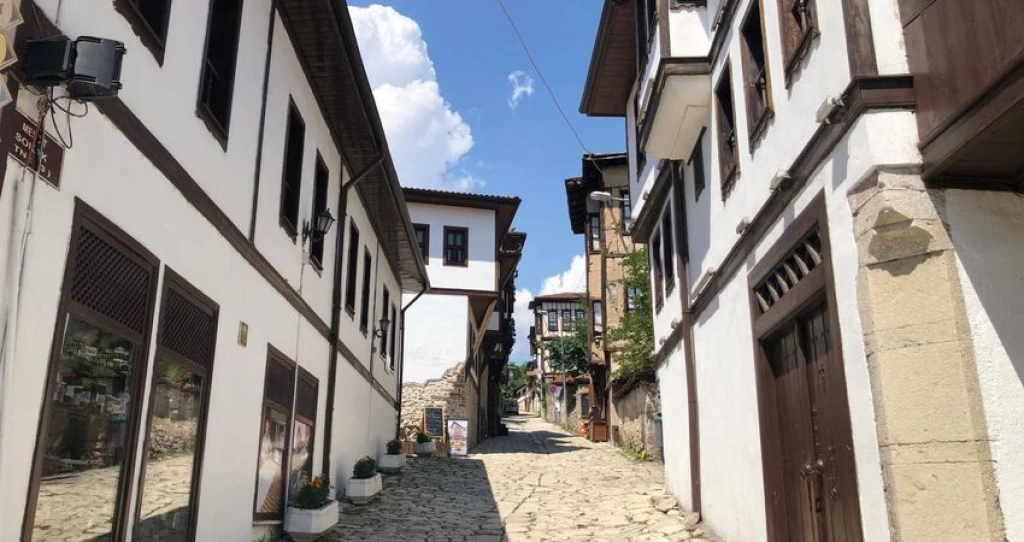 Aydın Çıkışlı Batı Karadeniz Abant Ormanya Safranbolu Yedigöller Amasra Turu