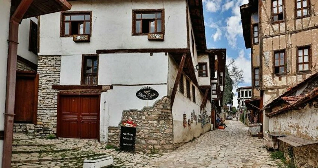Aydın Çıkışlı Batı Karadeniz Abant Ormanya Safranbolu Yedigöller Amasra Turu