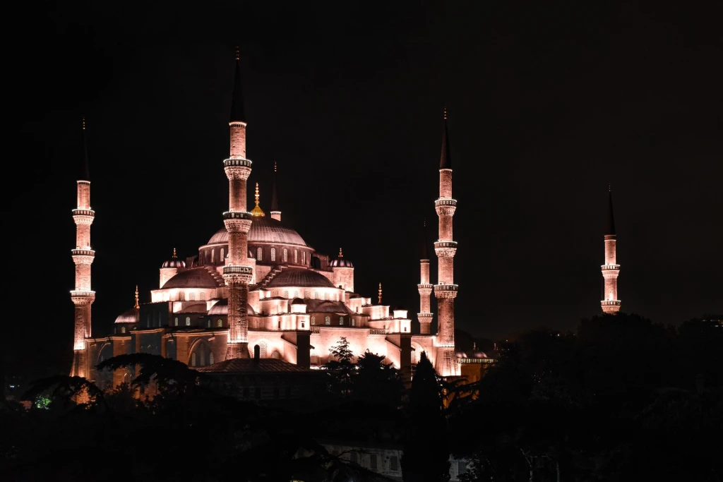 Türkiye'de Ramazan 2027: Tarihler, Bayram ve Seyahat İpuçları