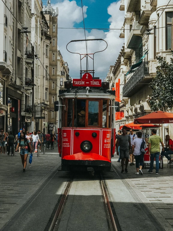 GÜNÜBİRLİK İSTANBUL TAKSİM BEYOĞLU İSTİKLAL GALATA TURU